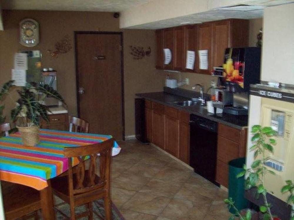 Lyons Inn Екстер'єр фото